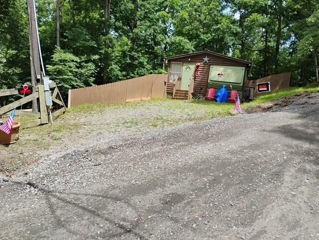 95 7th St - Photo 4 of 24