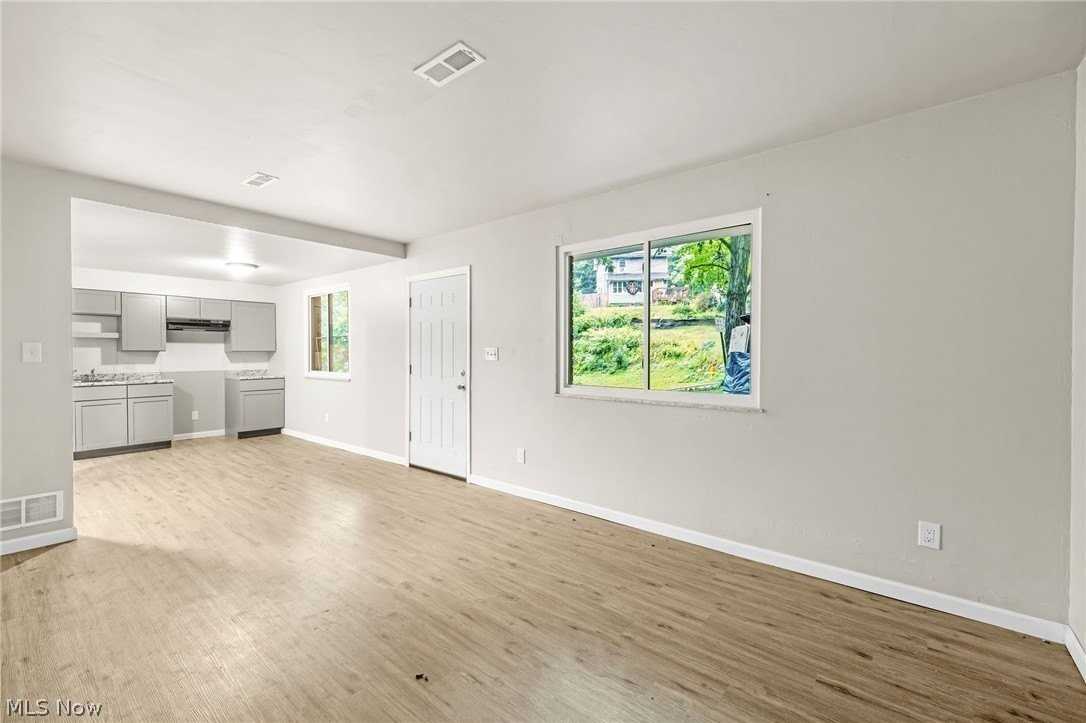 167 N Seiberling St #DOWN - Photo 3 of 24