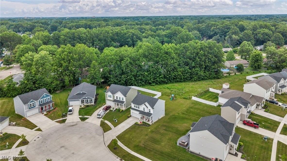 704 Maple Hollow Ct - Photo 4 of 39