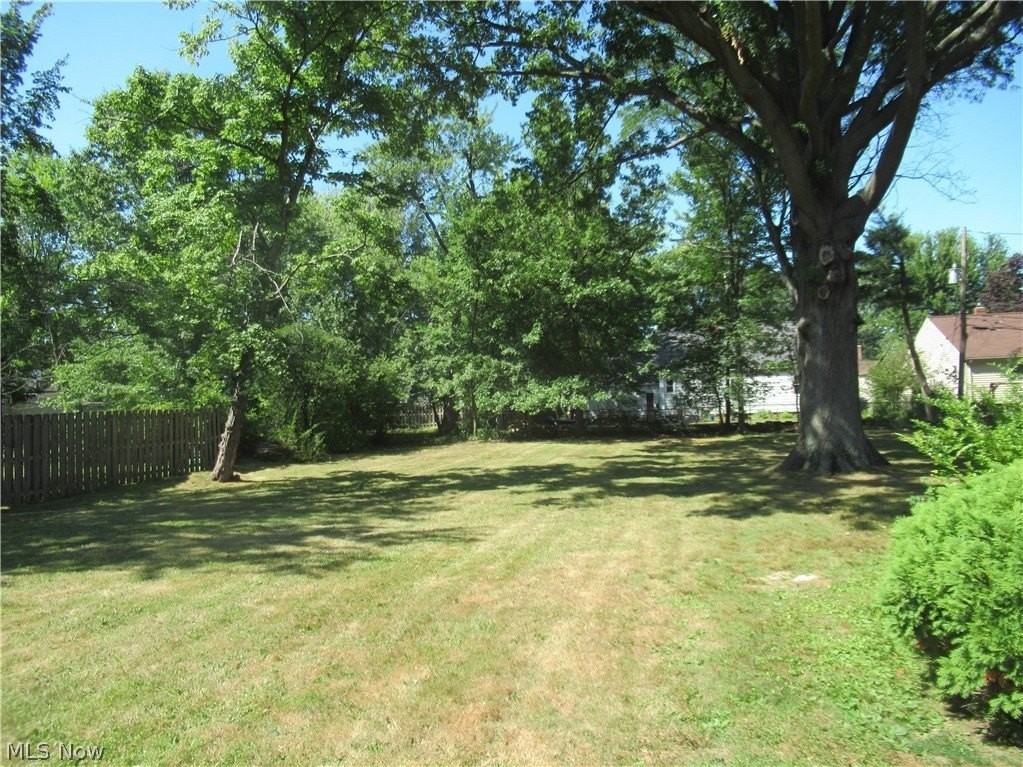 5095 Edenhurst Rd - Photo 3 of 24