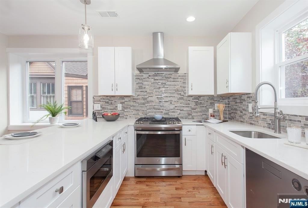 2389 3rd St - Photo 4 of 47