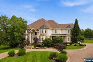 featured image of 14 Michelle Ln