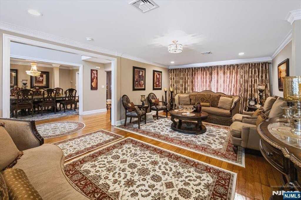 198 Munn Ave - Photo 5 of 36