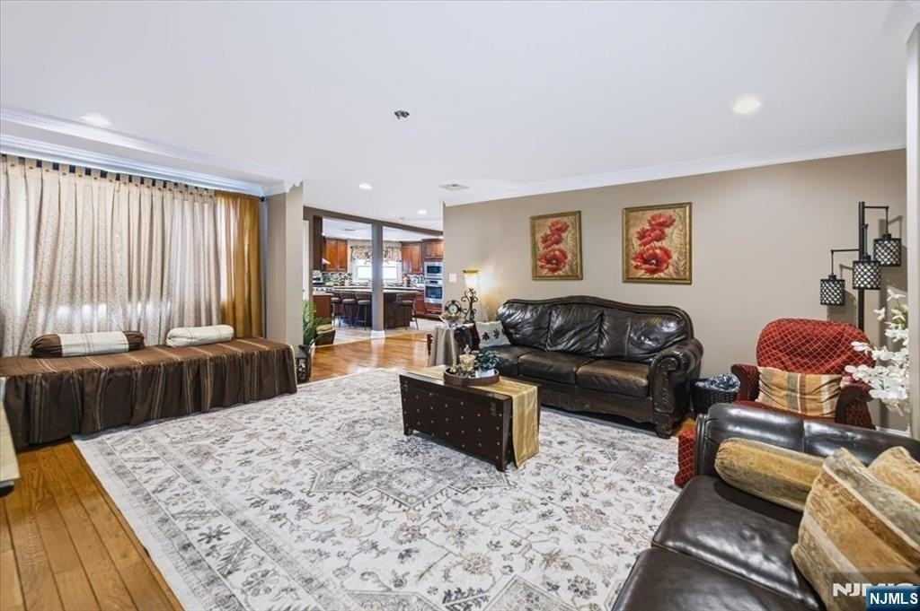 198 Munn Ave - Photo 6 of 36