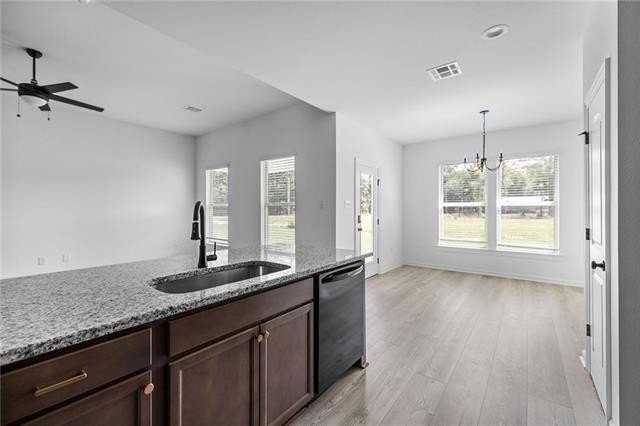 41375 Rosewood Ln - Photo 2 of 10