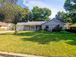 featured image of 121 W Jefferson Pl