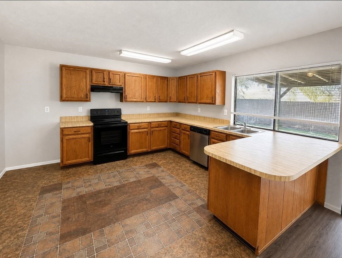 3824 Hackberry Ln - Photo 4 of 13