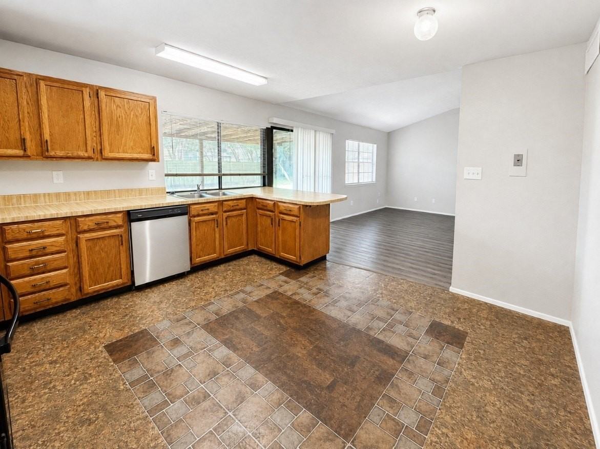 3824 Hackberry Ln - Photo 5 of 13