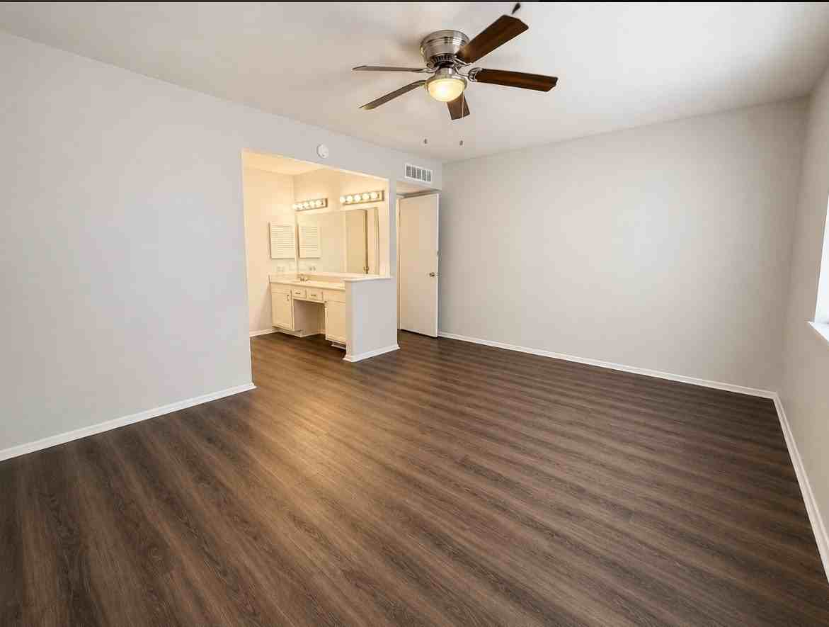 3824 Hackberry Ln - Photo 7 of 13