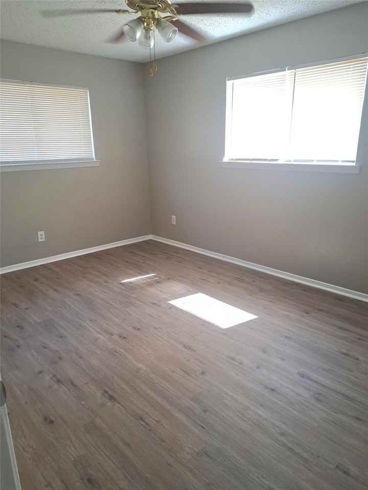 1125 Highbush Dr #1127 - Photo 6 of 11