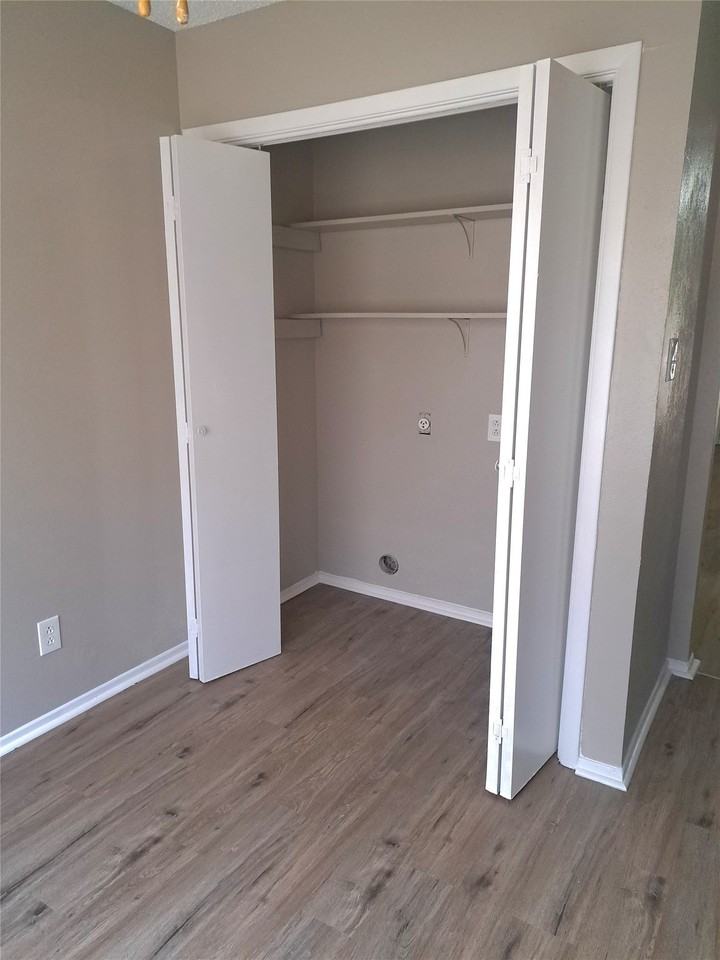 1125 Highbush Dr #1127 - Photo 7 of 11