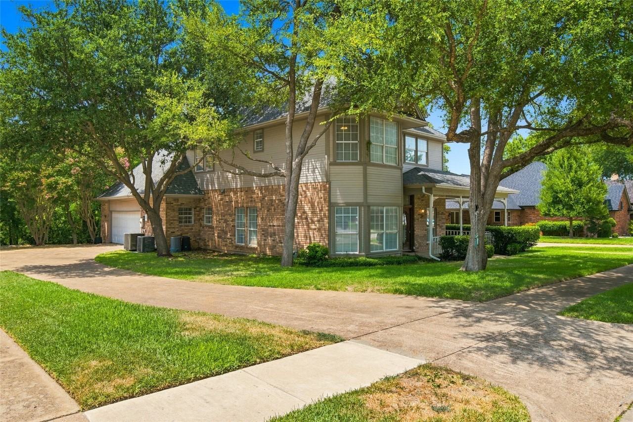 1205 Shannon Ln - Photo 6 of 40