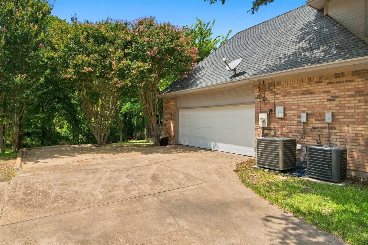 1205 Shannon Ln - Photo 7 of 40
