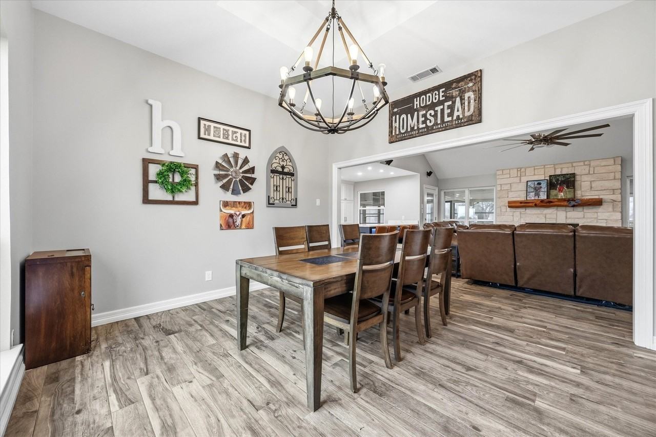3705 Castle Dr - Photo 4 of 19