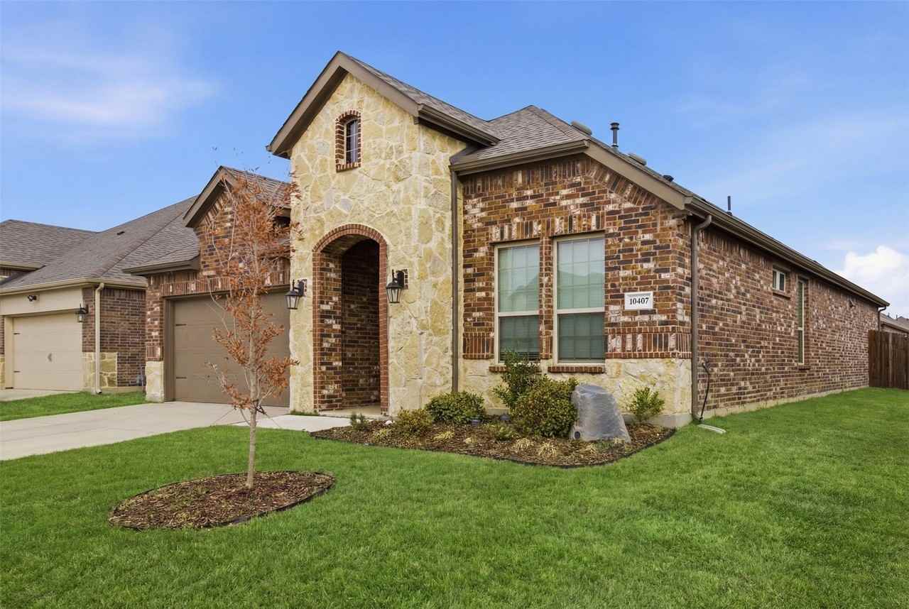 10407 Twisting Springs Dr - Photo 2 of 22