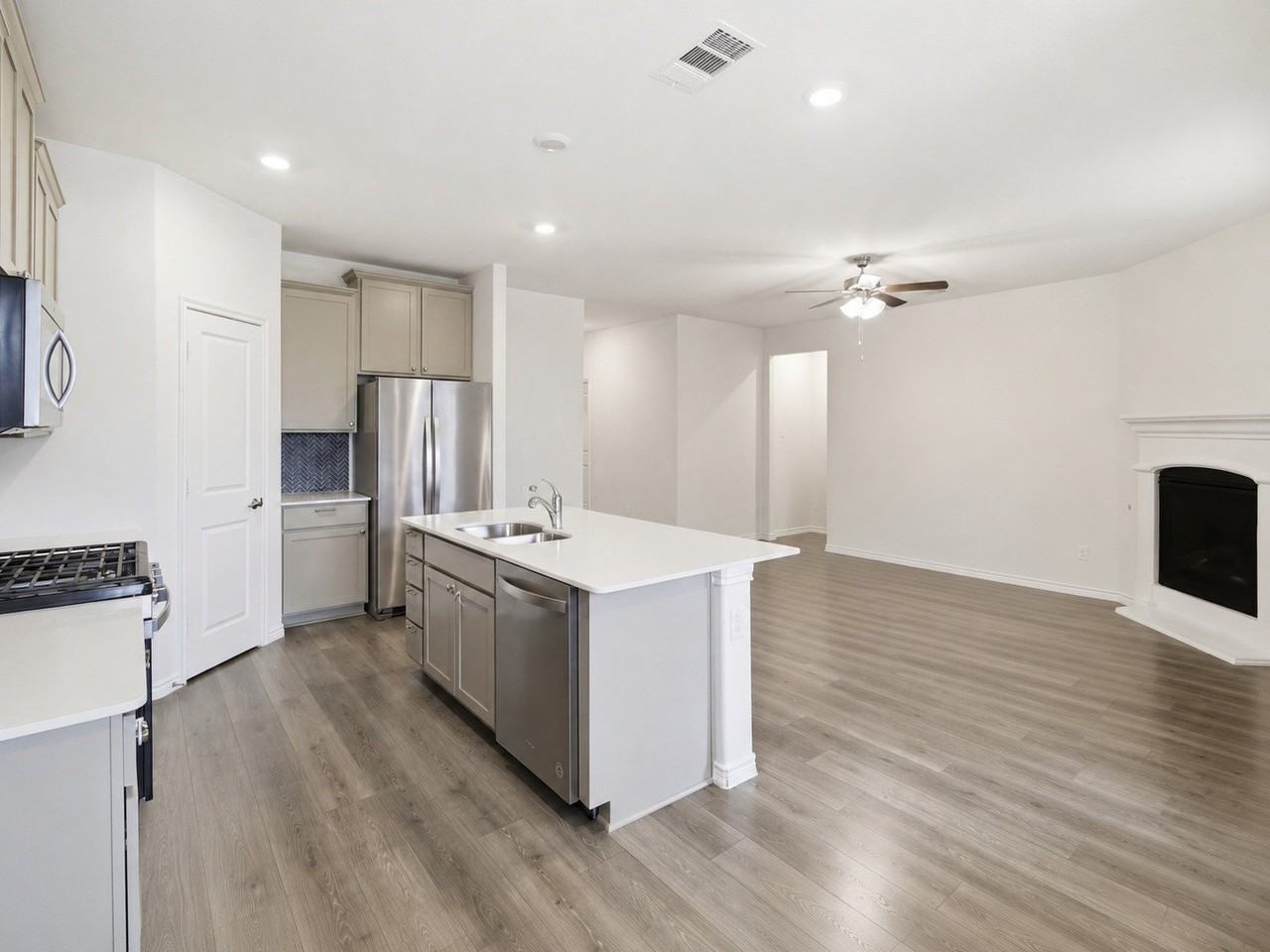10407 Twisting Springs Dr - Photo 5 of 22