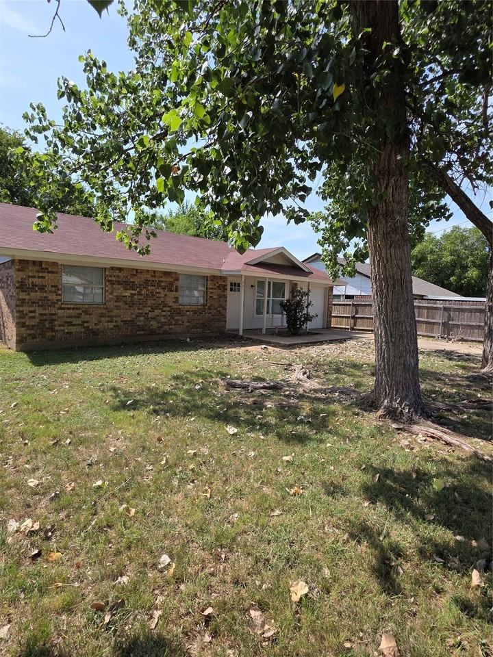 721 N Cummings Dr - Photo 2 of 13