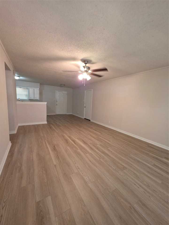 721 N Cummings Dr - Photo 4 of 13