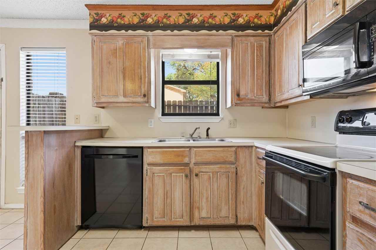1371 S 11th St - Photo 7 of 27