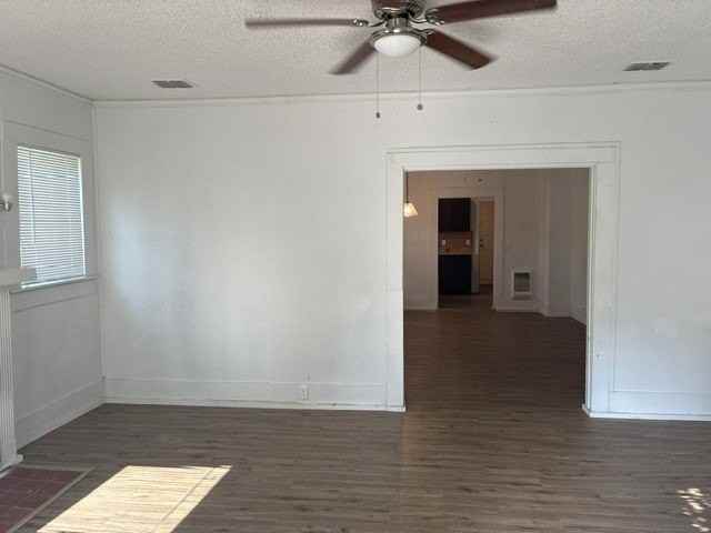3905 Stuart St - Photo 4 of 9