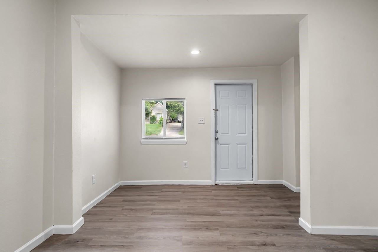 2406 Ross Ave - Photo 4 of 15