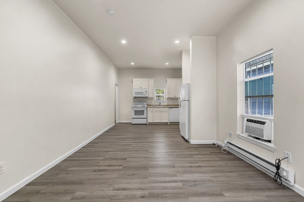 2406 Ross Ave - Photo 5 of 15