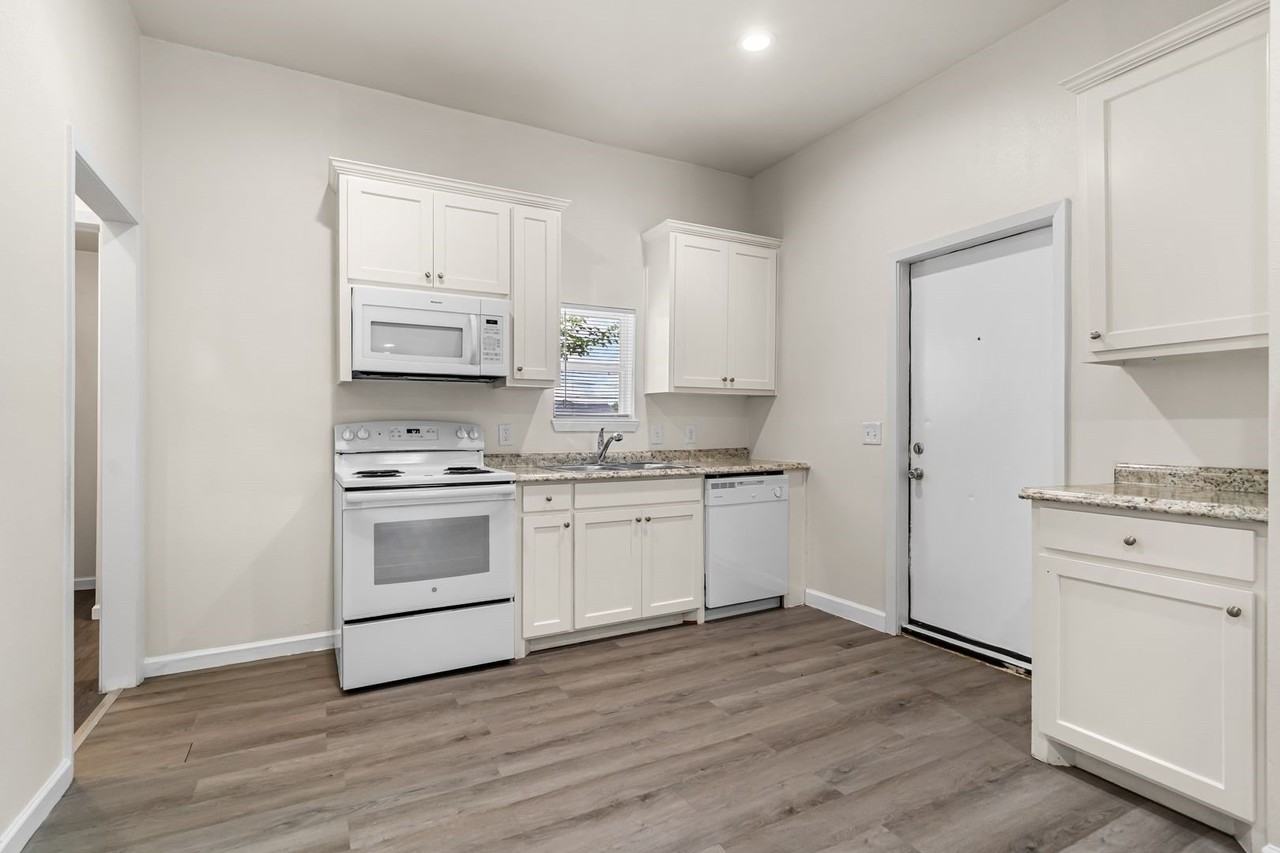 2406 Ross Ave - Photo 6 of 15