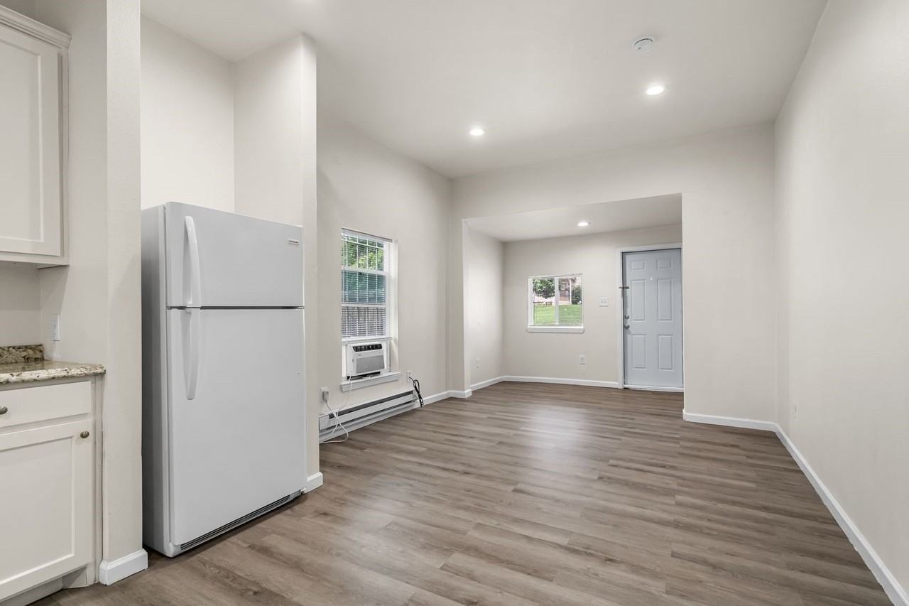 2406 Ross Ave - Photo 7 of 15