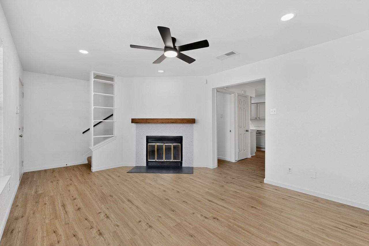925 Cedar Ter - Photo 4 of 22