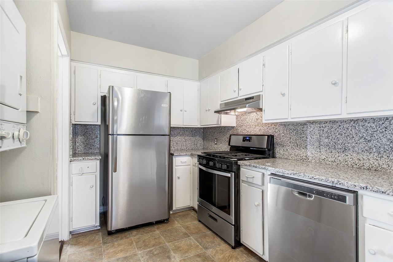 6506 Saint Moritz Ave - Photo 7 of 23