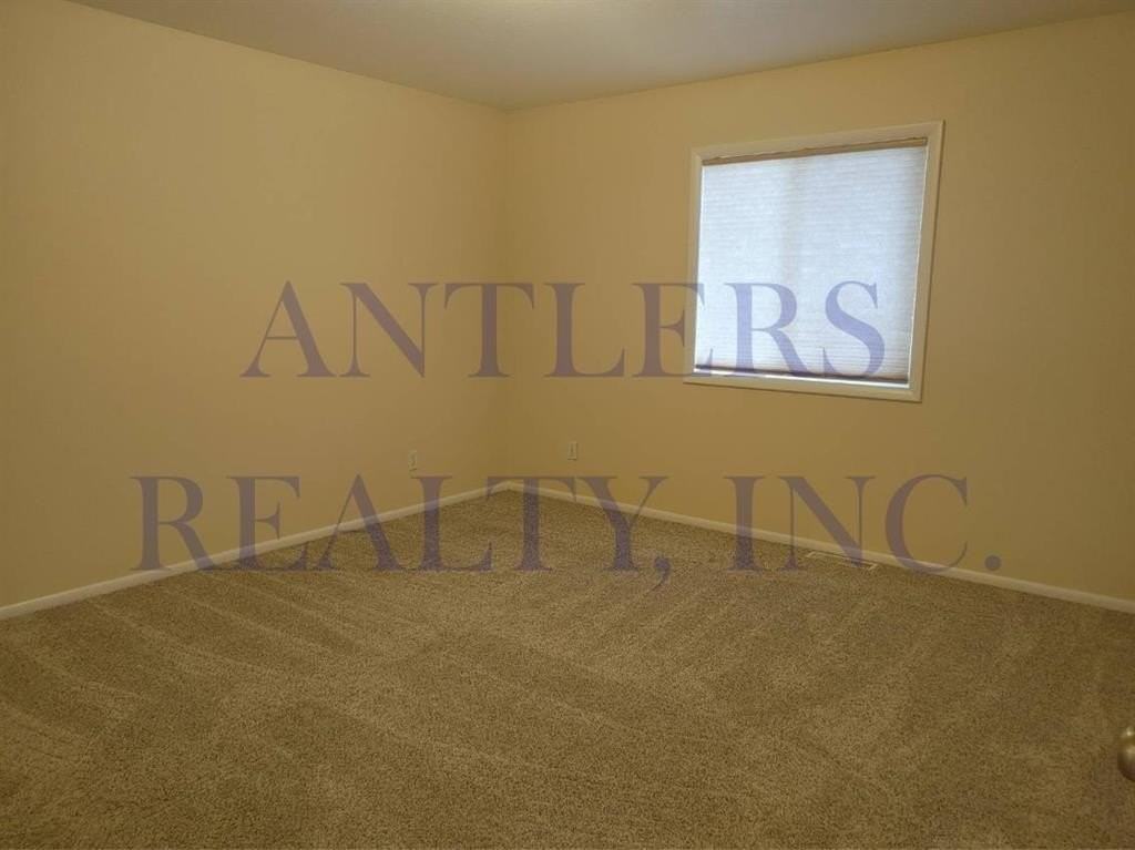 1112 Elm Ave - Photo 4 of 9