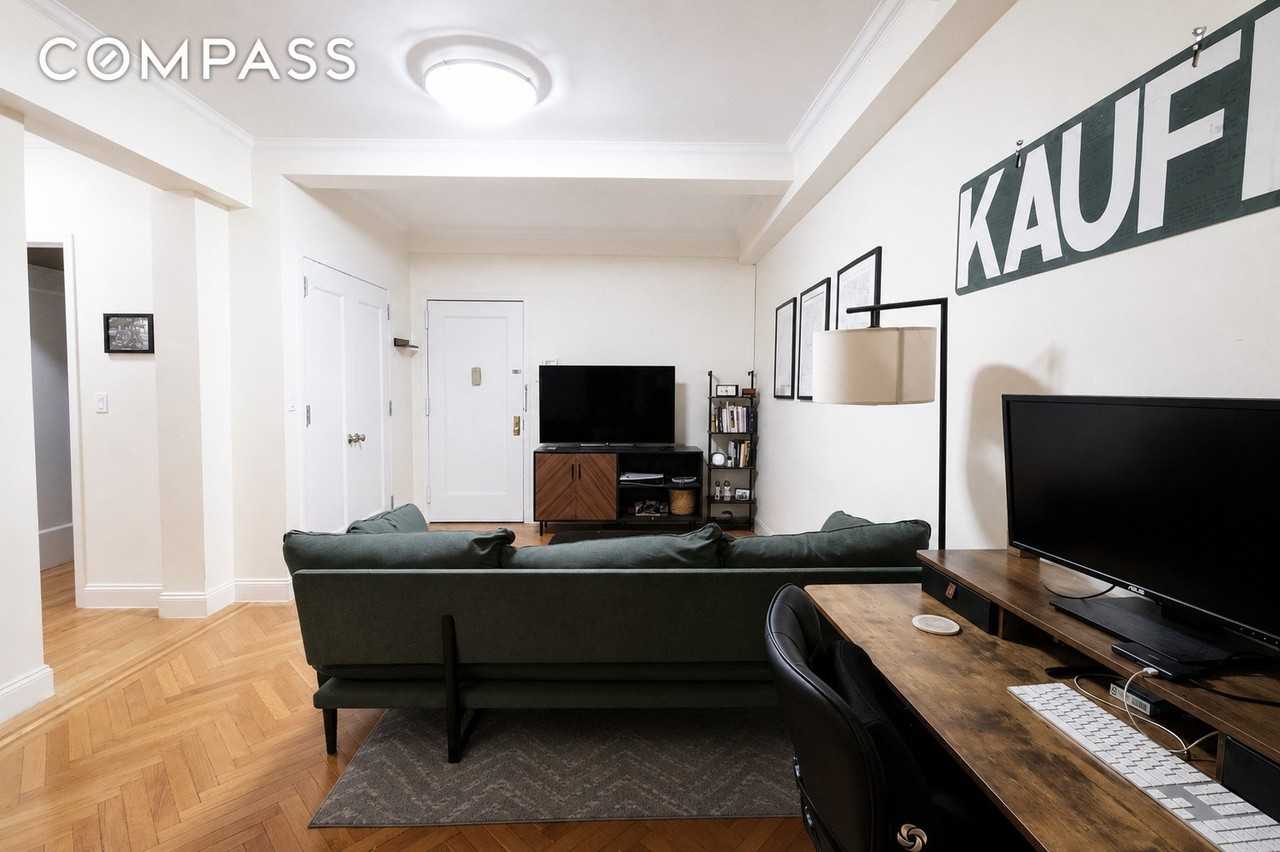 134 W 93rd St #3F - Photo 2 of 7