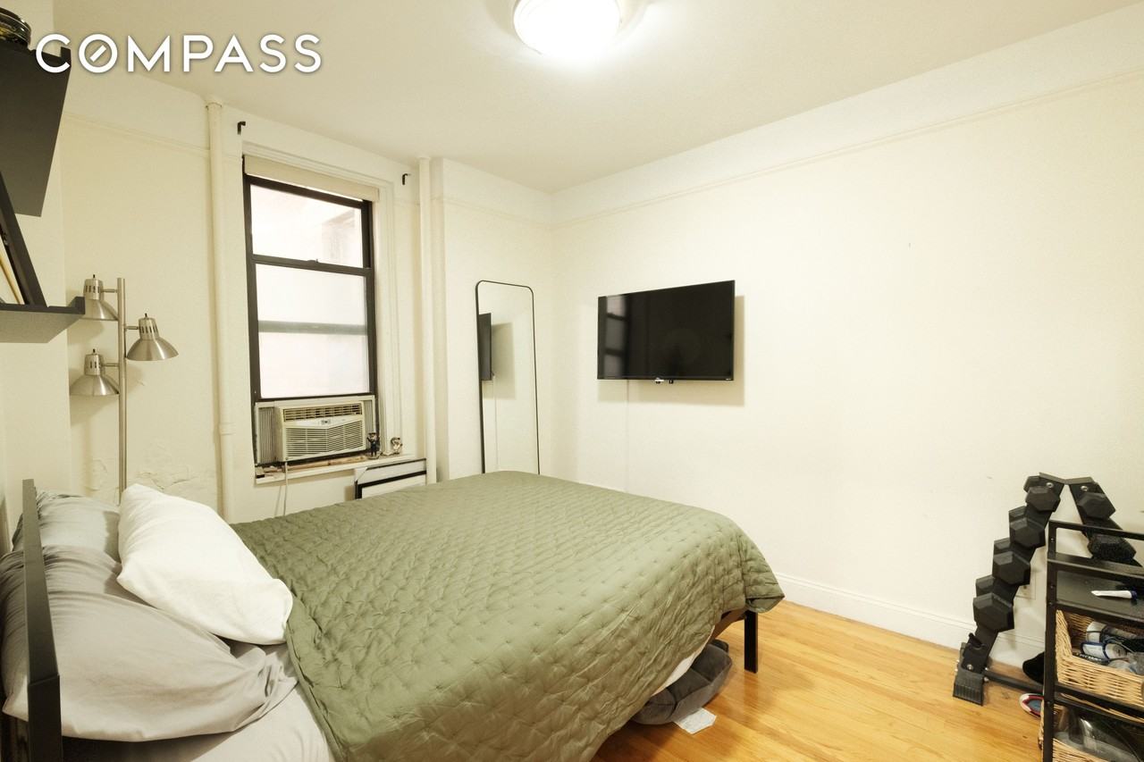 134 W 93rd St #3F - Photo 4 of 7