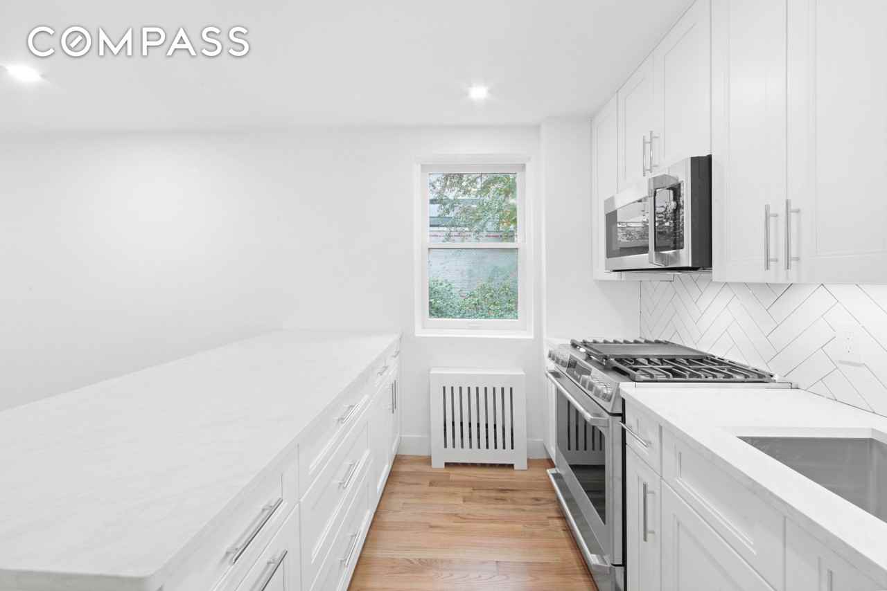 215 E 59th St #CHR - Photo 4 of 24