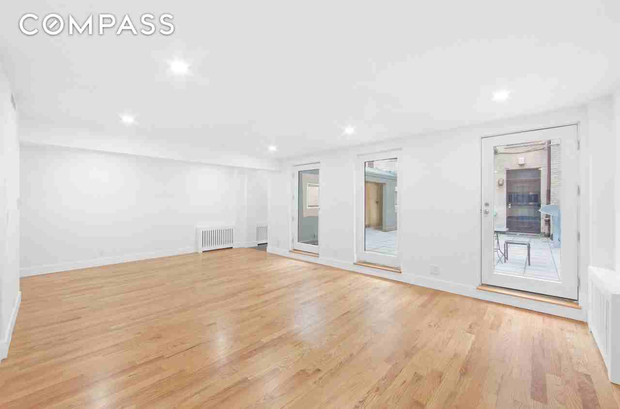 215 E 59th St #CHR - Photo 7 of 24