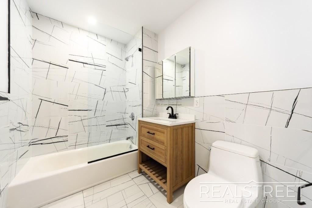 1439 Lincoln Pl #2A - Photo 4 of 7