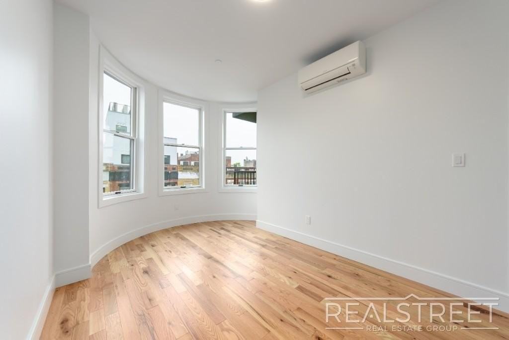 1439 Lincoln Pl #2A - Photo 6 of 7