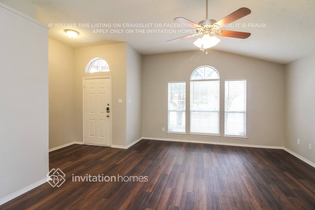 5812 Matt St - Photo 2 of 12