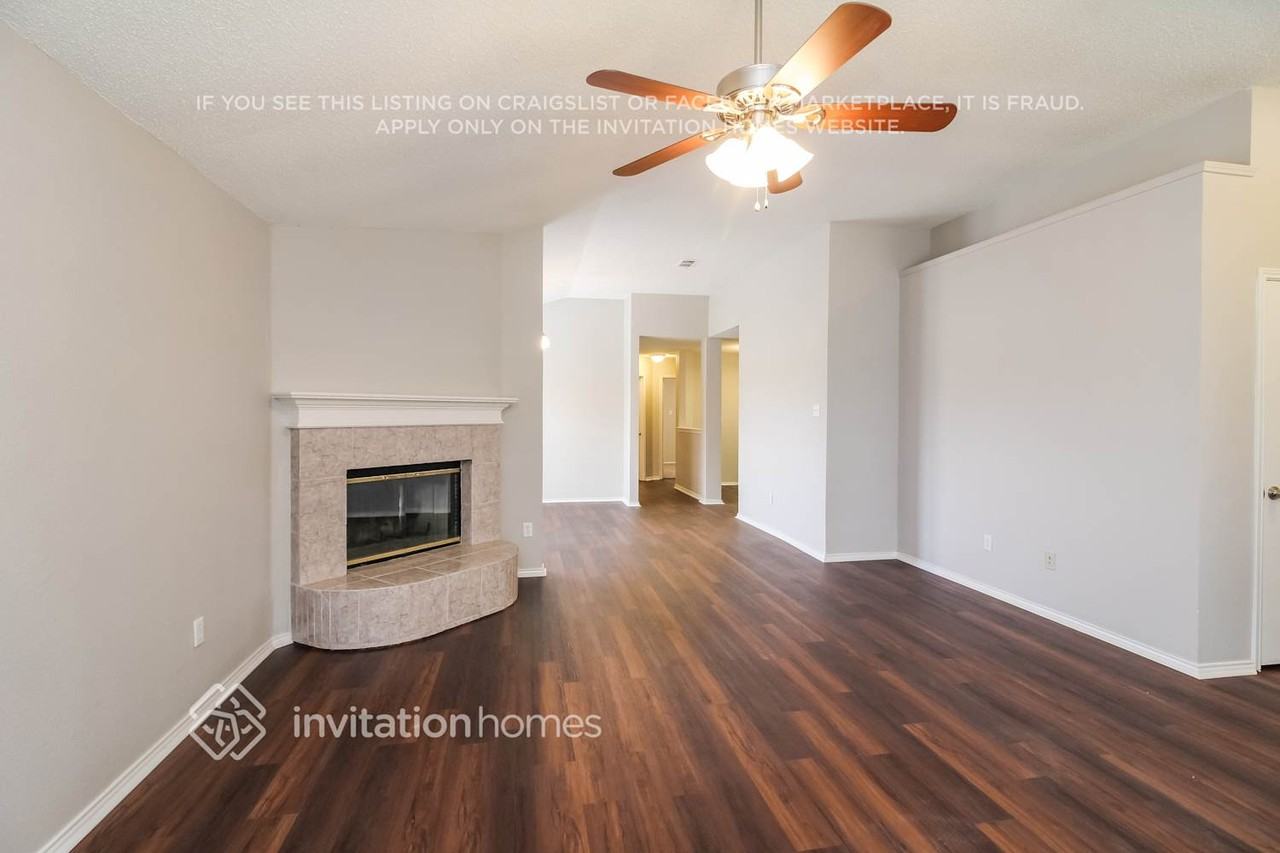 5812 Matt St - Photo 3 of 12