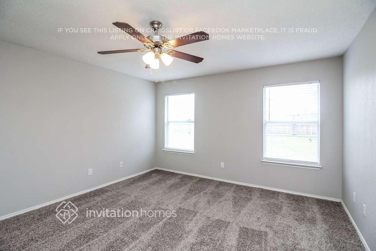 5812 Matt St - Photo 5 of 12