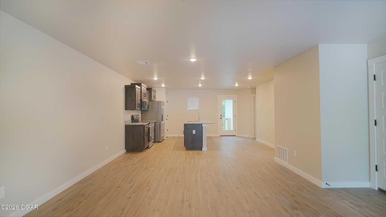 2606 Central St - Photo 2 of 13