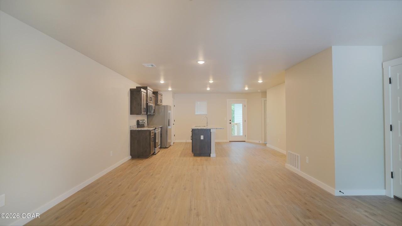 2608 Central St - Photo 2 of 13