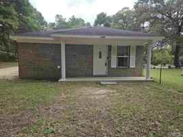 featured image of 2040 E Roberts Rd