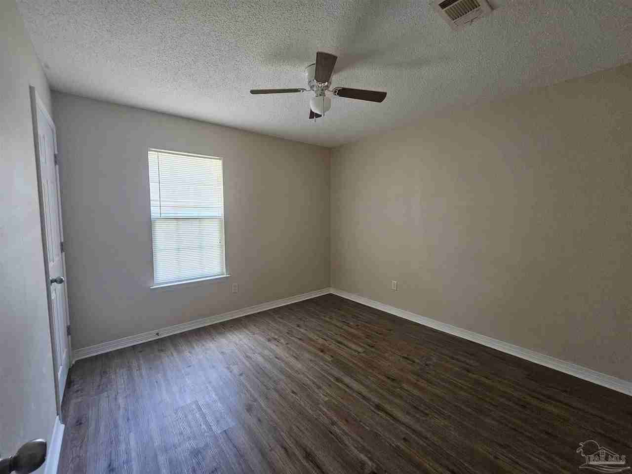 2040 E Roberts Rd - Photo 5 of 7