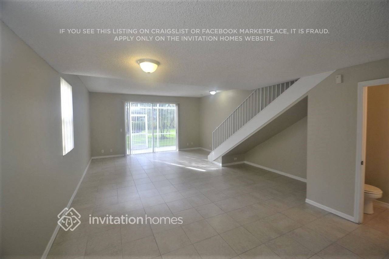 1136 Sorrento Dr - Photo 2 of 14