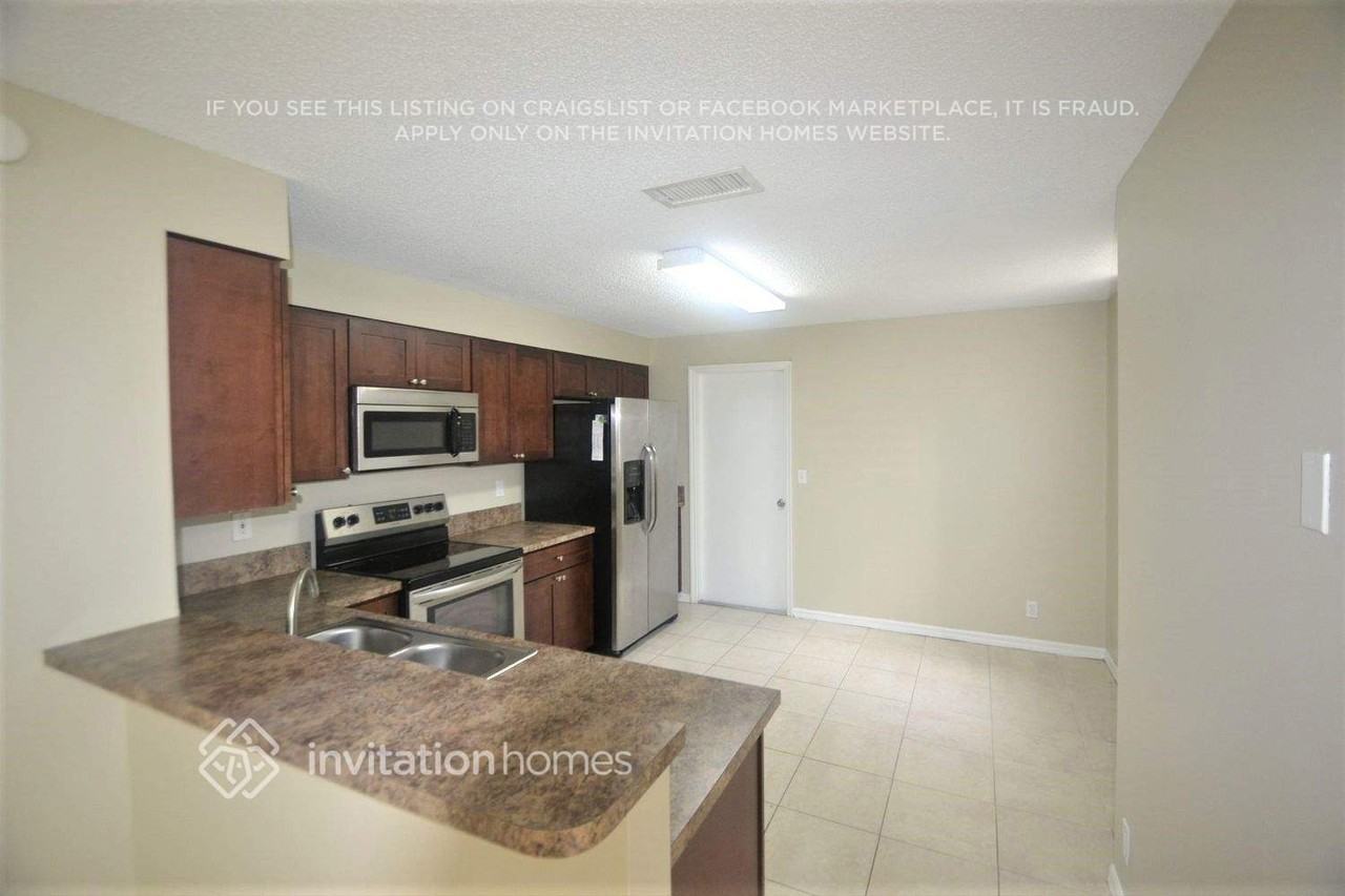 1136 Sorrento Dr - Photo 4 of 14