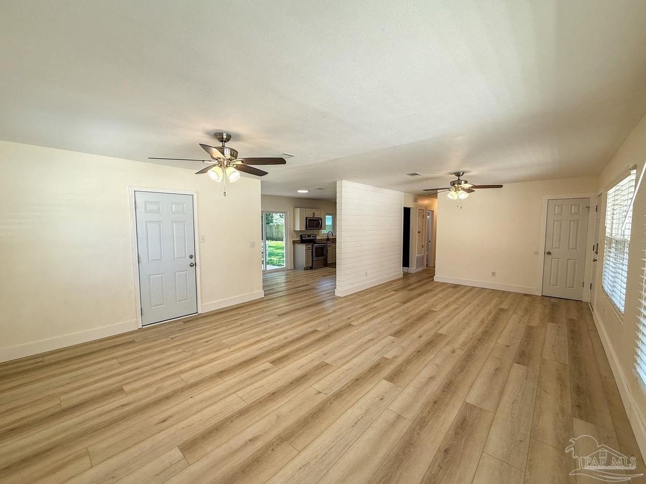 1501 Croquet Dr - Photo 3 of 19