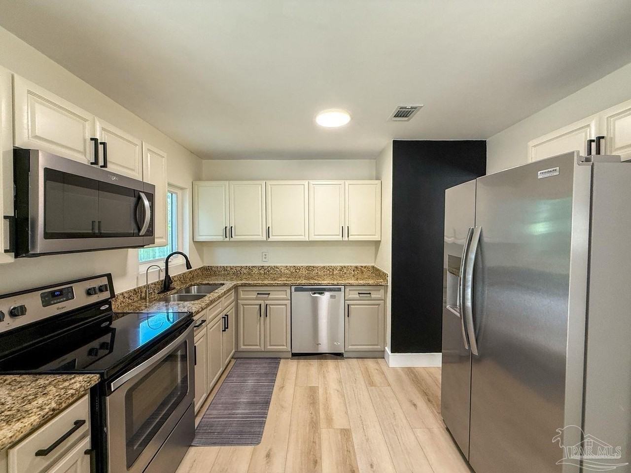 1501 Croquet Dr - Photo 4 of 19