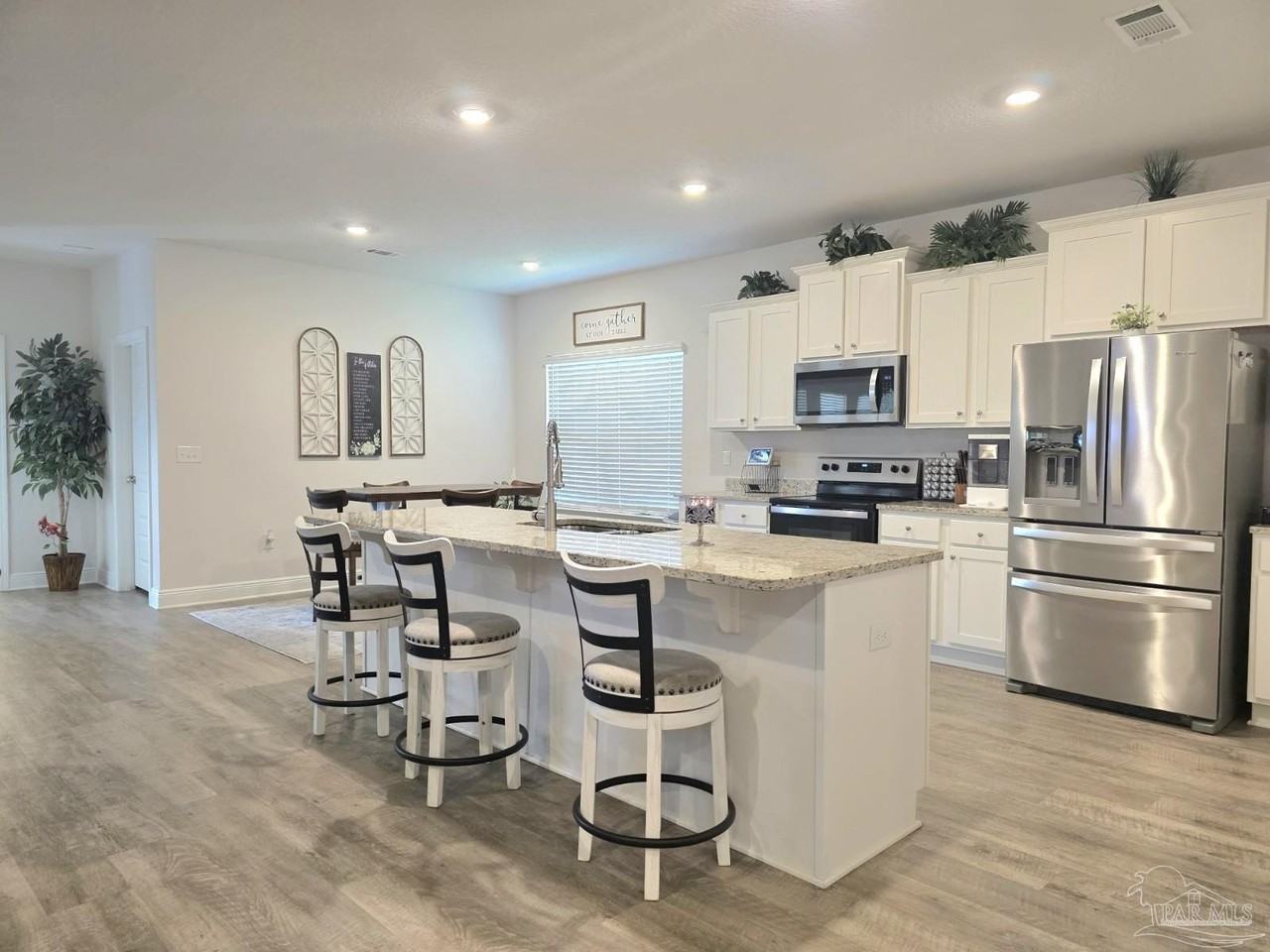 8055 Silver Maple Dr - Photo 3 of 24
