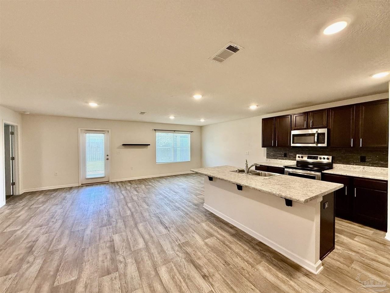 6420 Churchill Cir - Photo 3 of 33